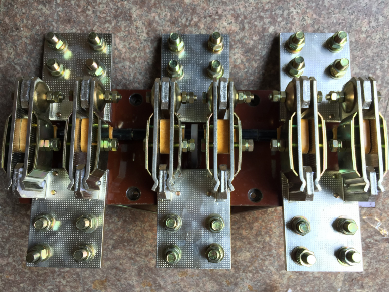 隔离开关的功能.png 隔离开关的功能.png