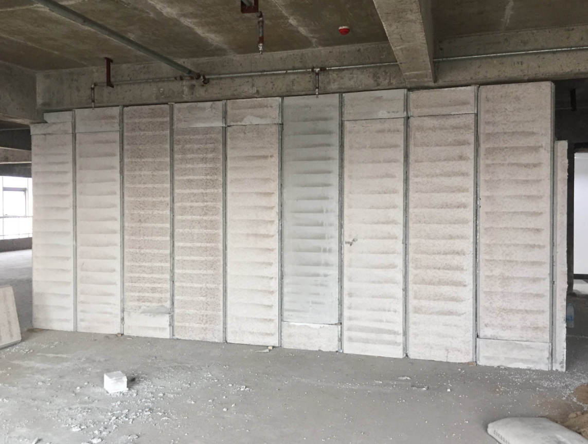 轻质隔墙板和传统加气块的区别.png 轻质隔墙板和传统加气块的区别.png