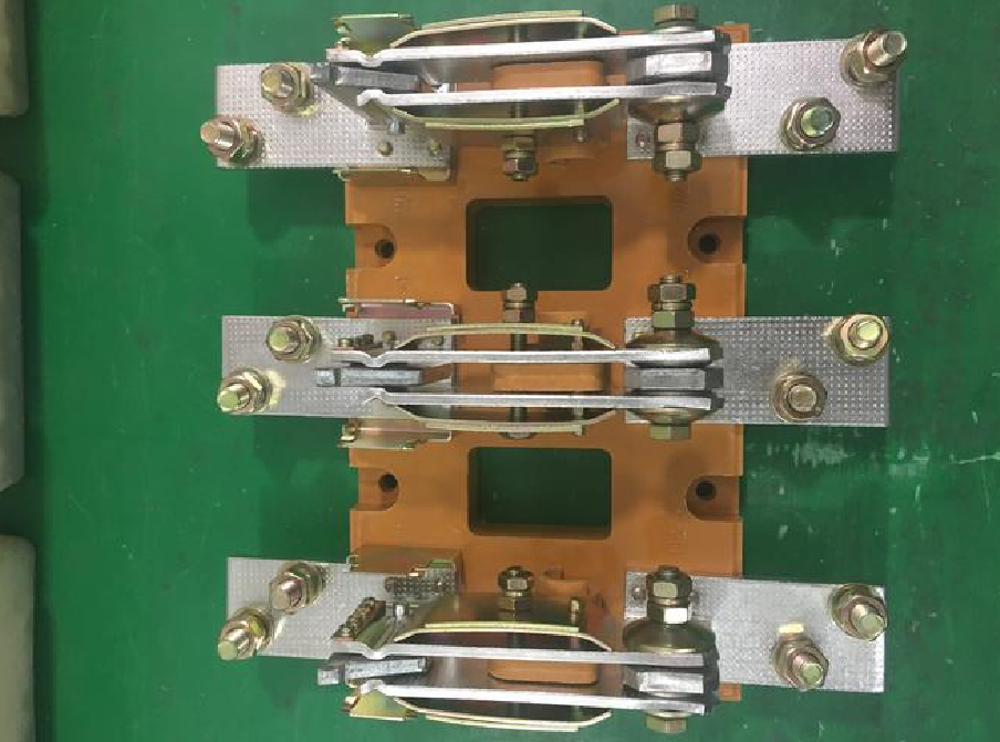 ��ѹ���뿪�صĹ��Ϸ��� (2).png