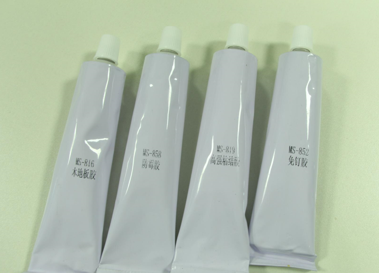 免钉胶的使用有哪些注意事项 .png 免钉胶的使用有哪些注意事项 .png