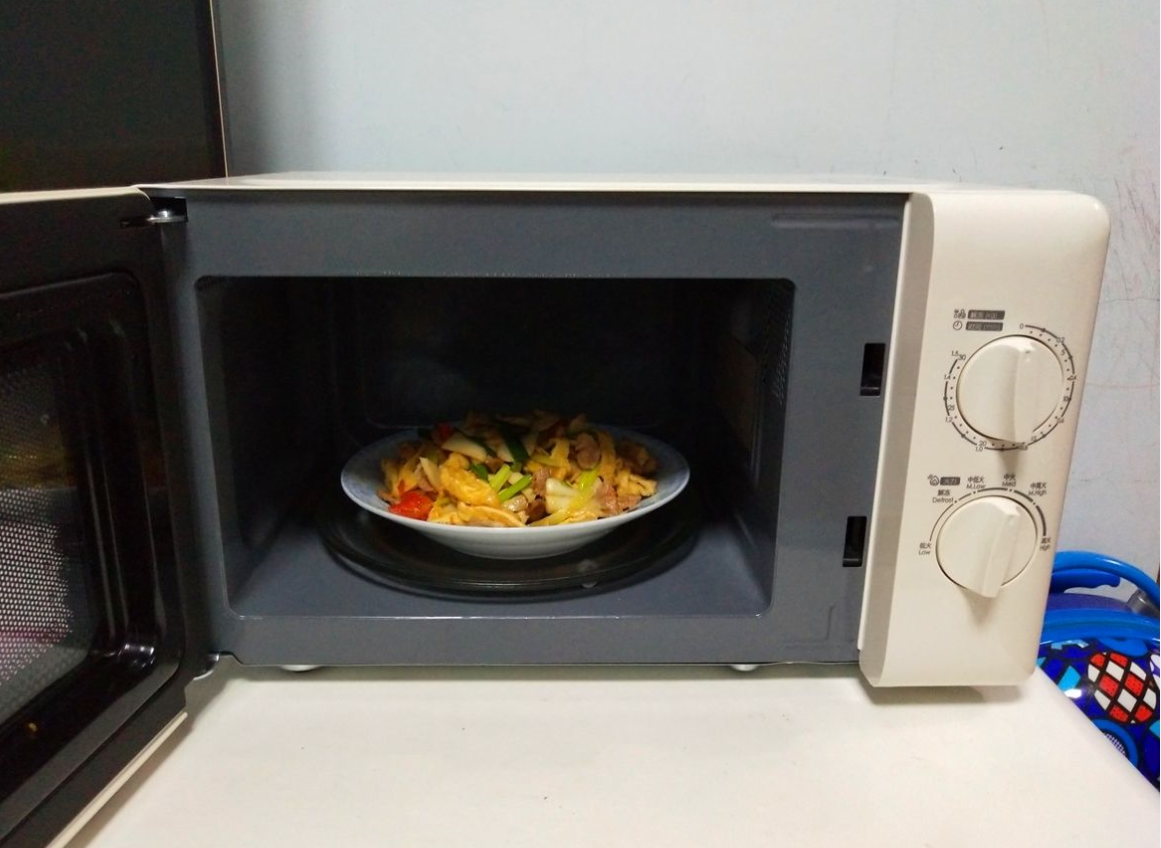 不是所有的陶瓷餐具都能放进微波炉.png 不是所有的陶瓷餐具都能放进微波炉.png