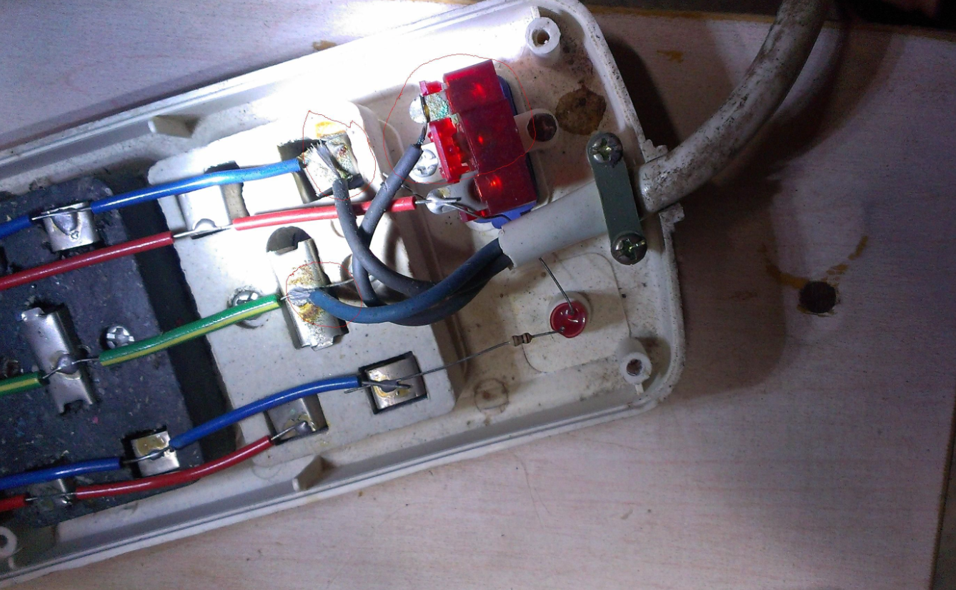 家里火线零线和地线都是一种颜色,怎么区分.png 家里火线零线和地线都是一种颜色,怎么区分.png