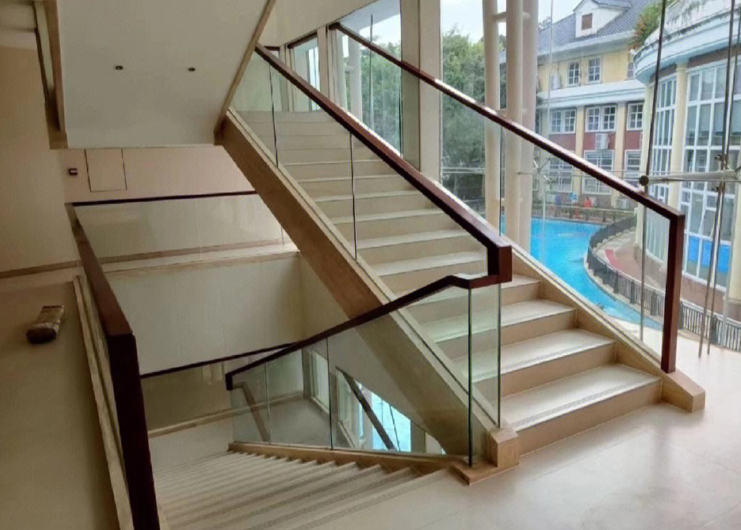 楼梯扶手的选择注意事项.png 楼梯扶手的选择注意事项.png