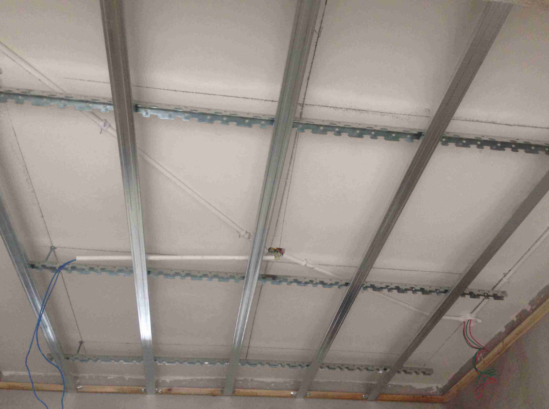 铝扣板吊顶龙骨安装方法 (2).png 铝扣板吊顶龙骨安装方法 (2).png