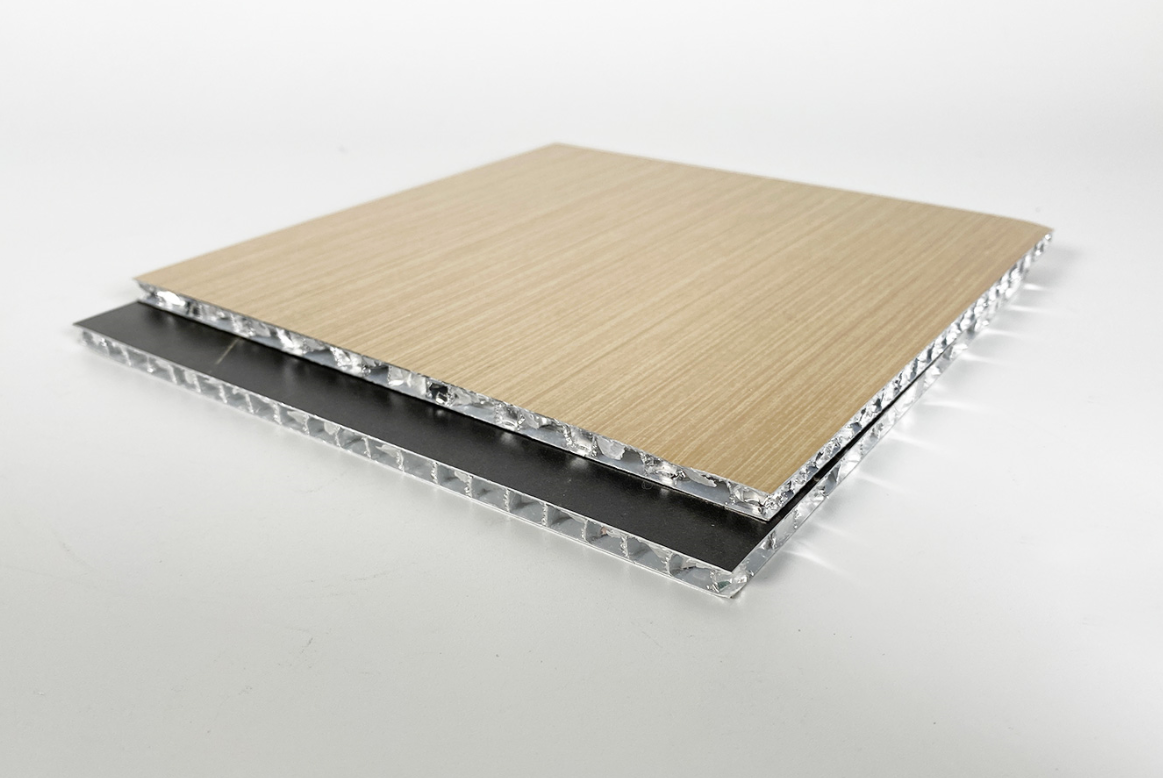 选择铝蜂窝板规格尺寸及厚度的技巧.png 选择铝蜂窝板规格尺寸及厚度的技巧.png