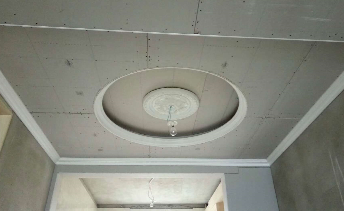 农村自建房石膏板吊顶出现裂缝的原因有哪些.png 农村自建房石膏板吊顶出现裂缝的原因有哪些.png