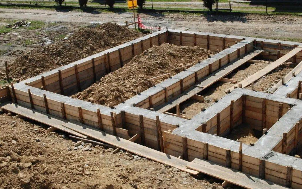 村庄建房几种常用的做地基办法.png 村庄建房几种常用的做地基办法.png